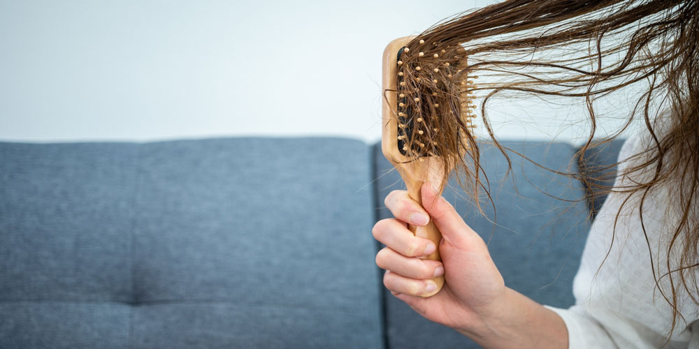 کاهش ریزش مو و تقویت ریشه‌ها با سرم‌های طبیعی