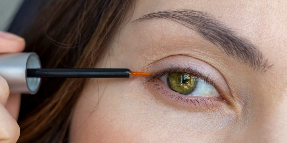 محلول تقویت مژه سریتا: راهکاری مطمئن برای تقویت مژه‌های شما