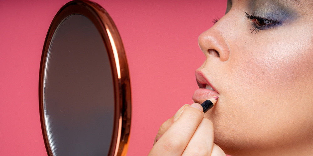 انتخاب و استفاده هوشمند از رژلب مدادی