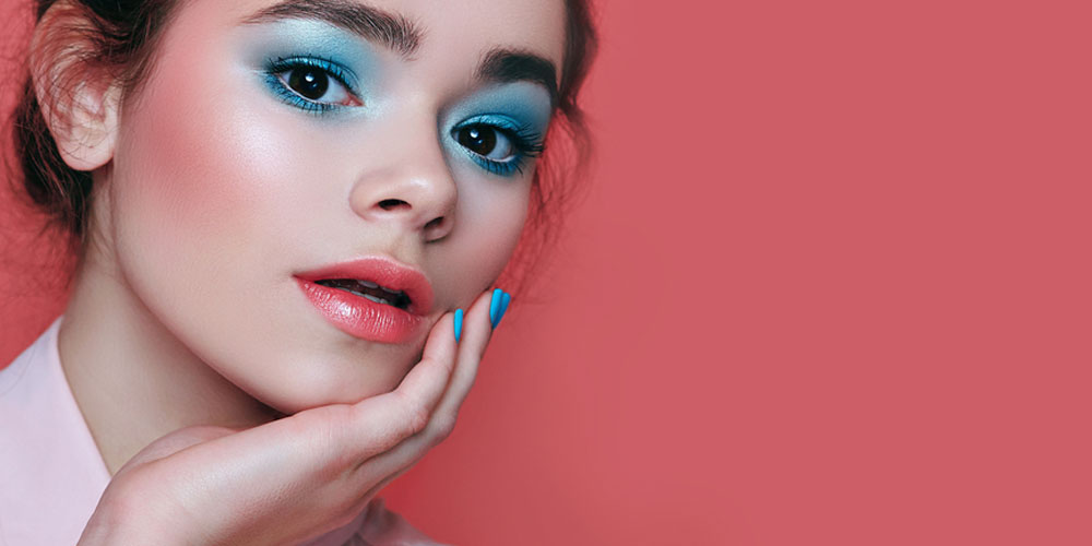 هماهنگی رژ لب و استایل میکاپ و لباس