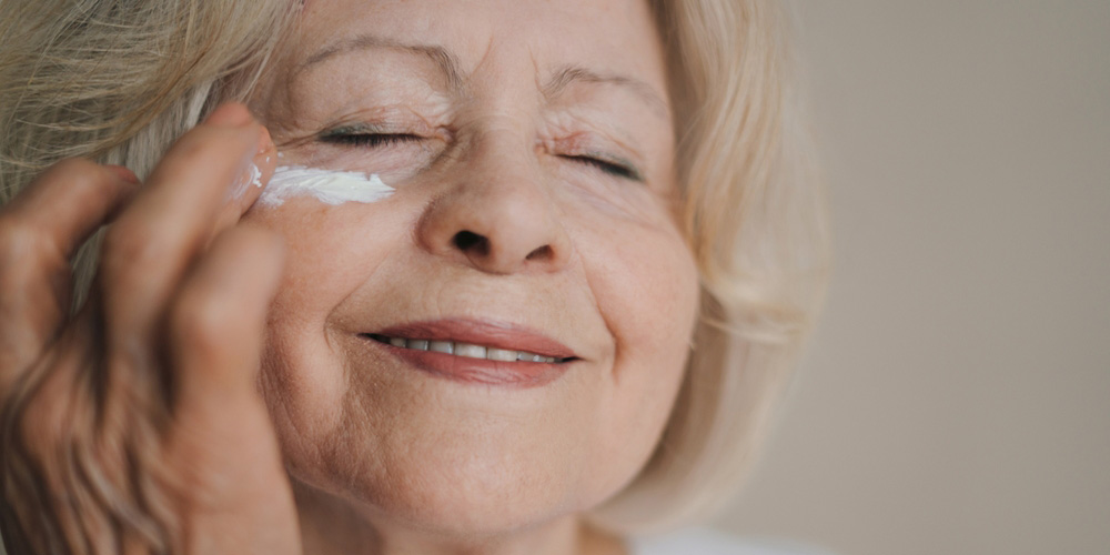 کرم دور چشم برای کاهش چروک و تیرگی