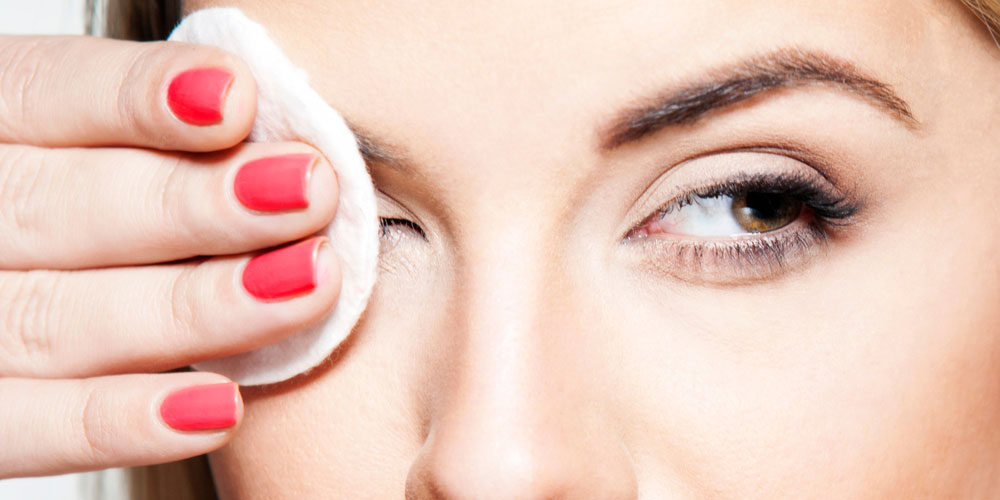 پاک کردن آرایش چشم