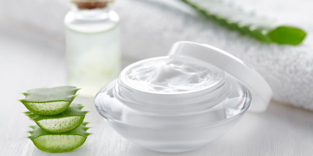 کرم مرطوب کننده پوست خشک