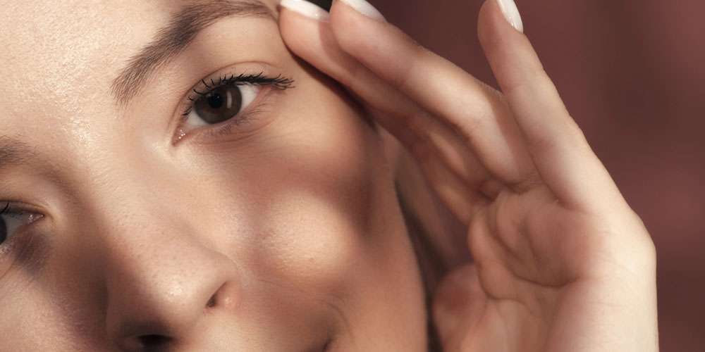 کرم روشن‌کننده با اثر سریع و بدون حساسیت: راهنمای جامع برای پوست روشن‌تر و ایمن‌تر