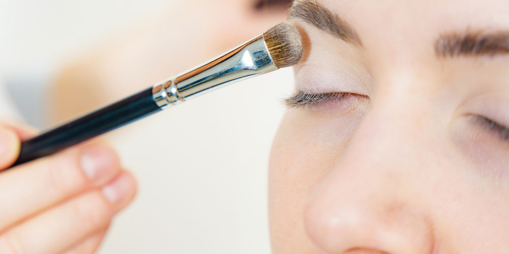 راهنمای گامبهگام آرایش صورت برای مهمانی شبانه