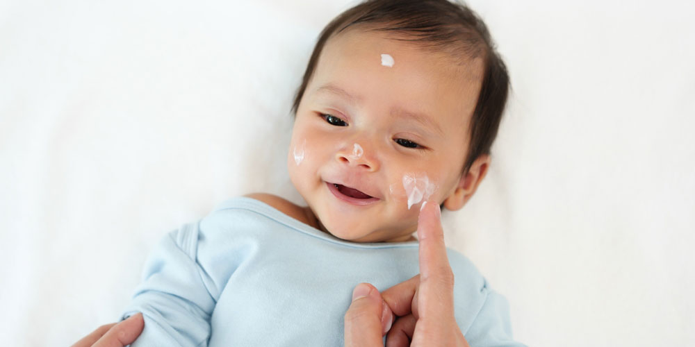 وازلین کودک و حفاظت از پوست در برابر خشکی