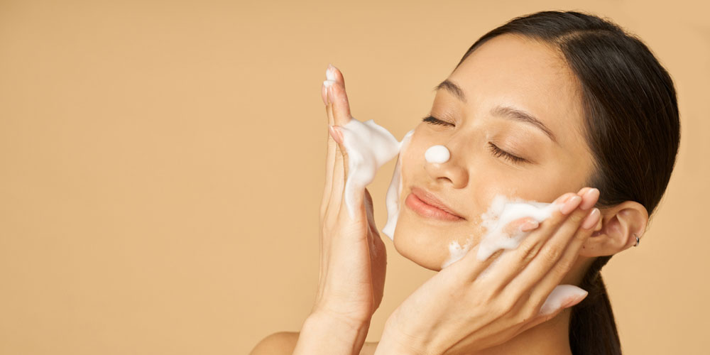 نحوه انتخاب فوم شستشو صورت ملایم برای پوست چرب