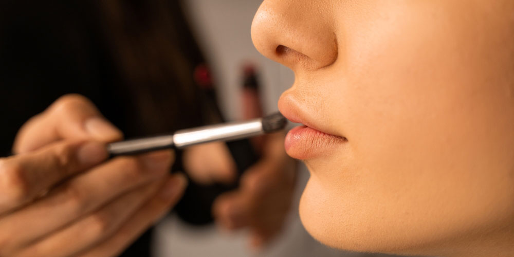 راهنمای گامبهگام آرایش صورت برای مهمانی شبانه