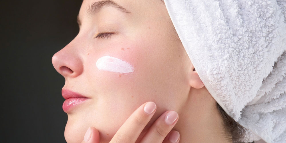 کرم ژل مرطوب‌کننده و بازسازی‌کننده: راهکاری همه‌جانبه برای پوست سالم