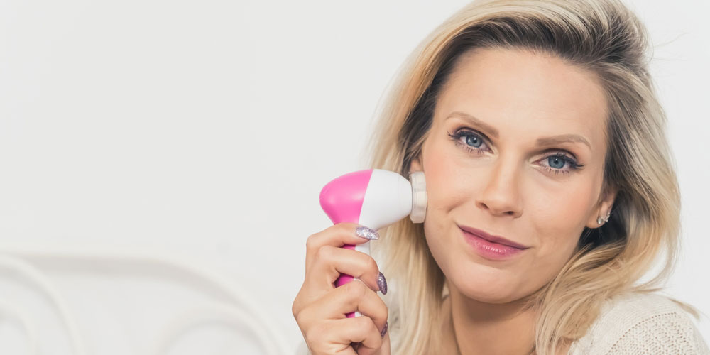 براش‌های هوشمند با حسگر فشار؛ آینده‌ای هوشمند برای آرایش حرفه‌ای و سلامت پوست