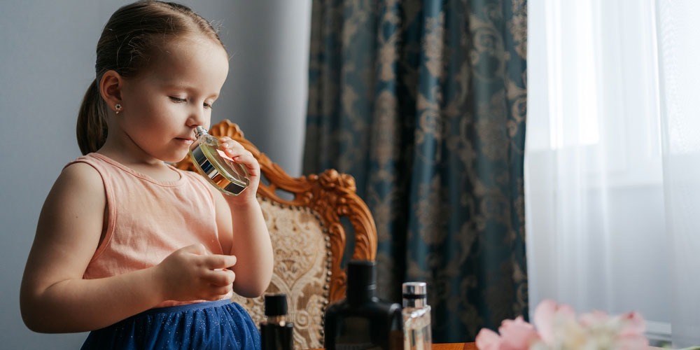 بوی عطر میتواند خاطرات کودکی را زنده کند؛ راز این ارتباط در مغز چیست؟