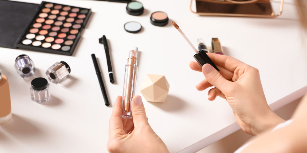 کاربرد سایههای مایع متحرک در میکاپهای مدرن