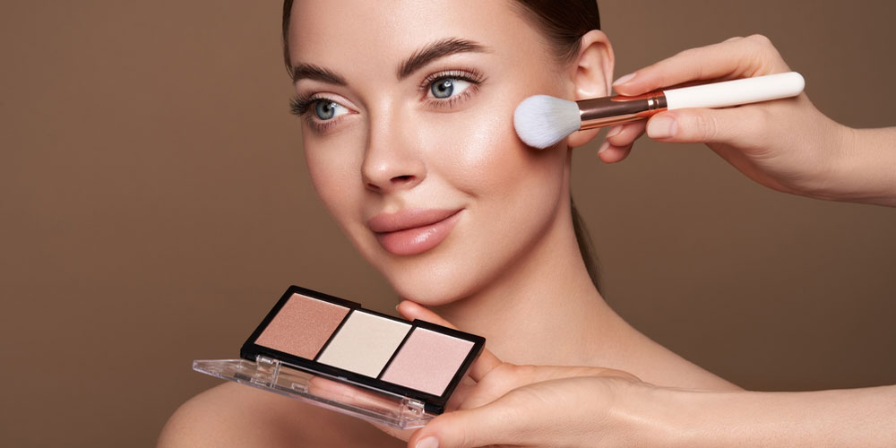 راهنمای گامبهگام آرایش صورت برای مهمانی شبانه