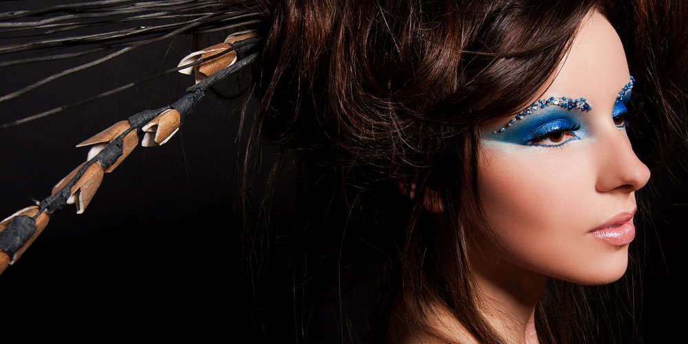 ترکیب آرایش چشم شیشه‌ای با سایر بخش‌های صورت