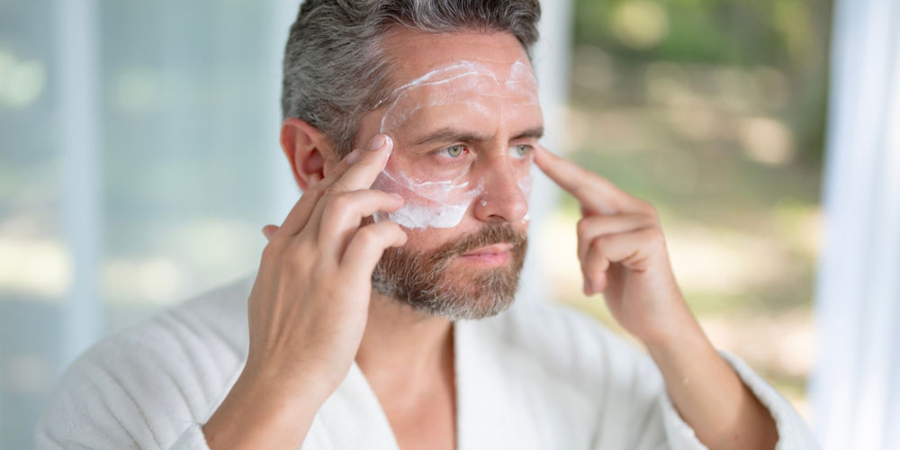 کرم مرطوب کننده با چه آرایش‌هایی سازگار است