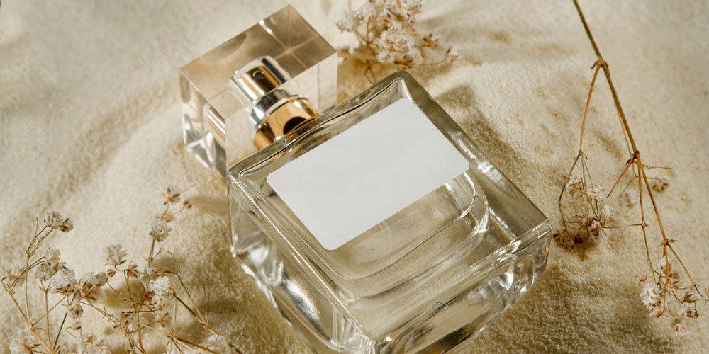 خرید “عطر جیبی زنانه”: همراه همیشگی خانم ها