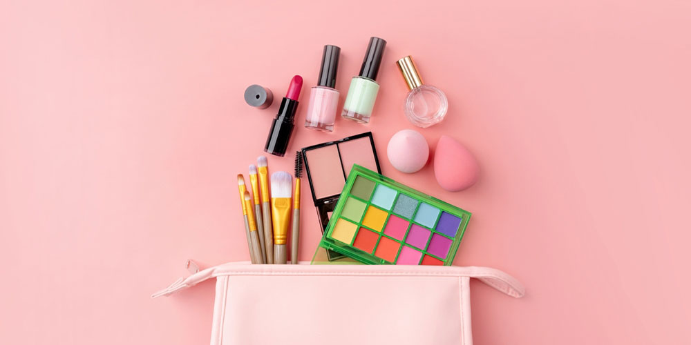 محصولات آرایشی مورد نیاز در کیف لوازم آرایشی