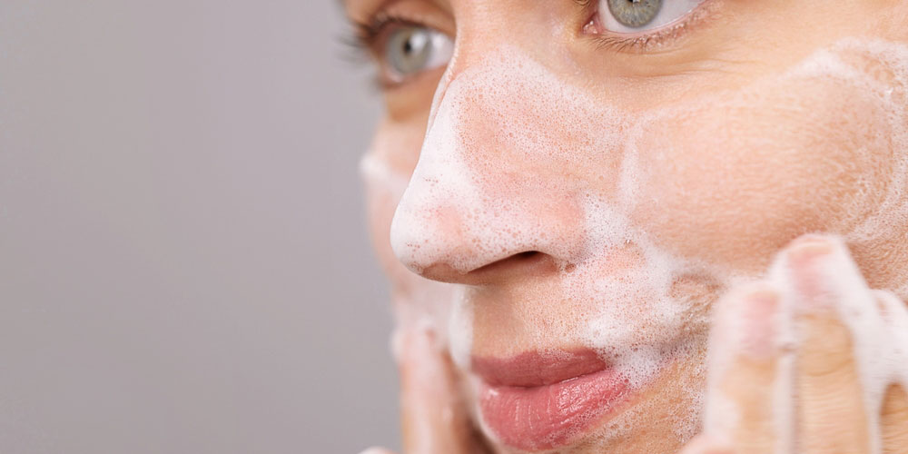 چرا بعد از فوم شستشو باید روتین را ادامه دهیم؟