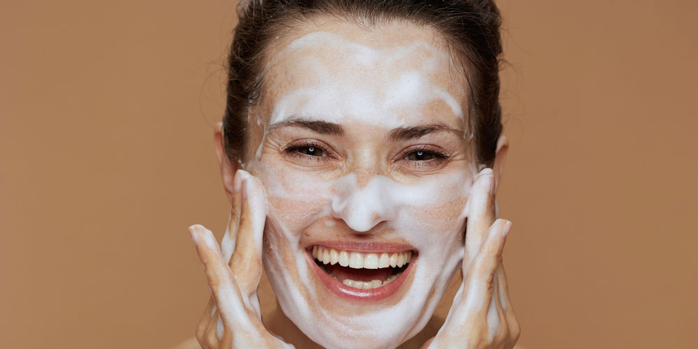 بعد از فوم شستشوی صورت چی بزنیم؟