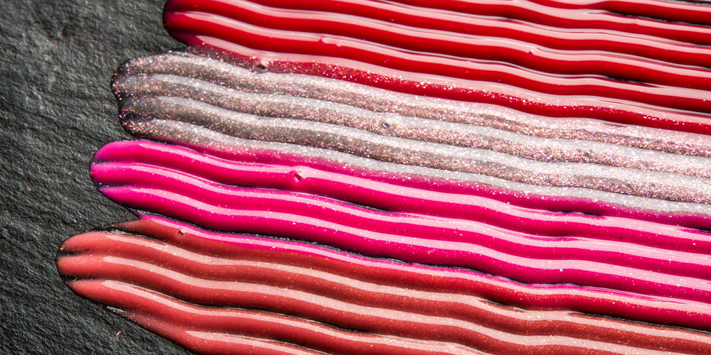 تفاوت عملکرد لیپ گلاس و رژ لب مایع و پوشش و بافت2