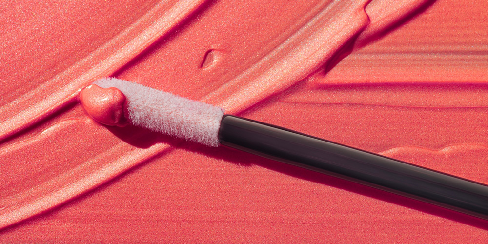 تفاوت عملکرد لیپ گلاس و رژ لب مایع و پوشش و بافت3 