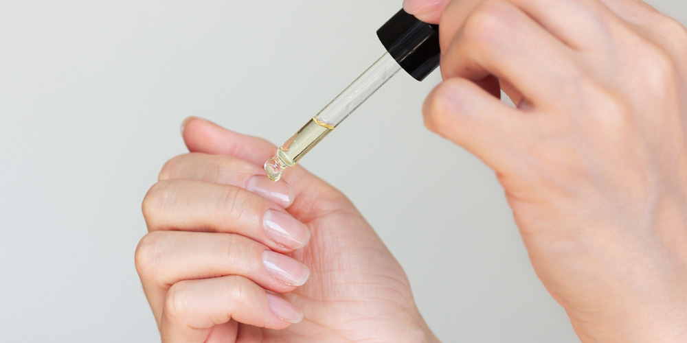 محلول‌های تقویت کننده ناخن چگونه عمل می‌کنند؟