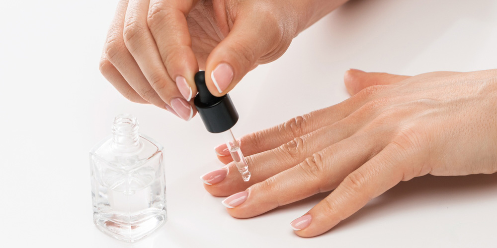 راهنمای انتخاب بهترین محلول تقویت و مراقبت ناخن از برندهای معروف