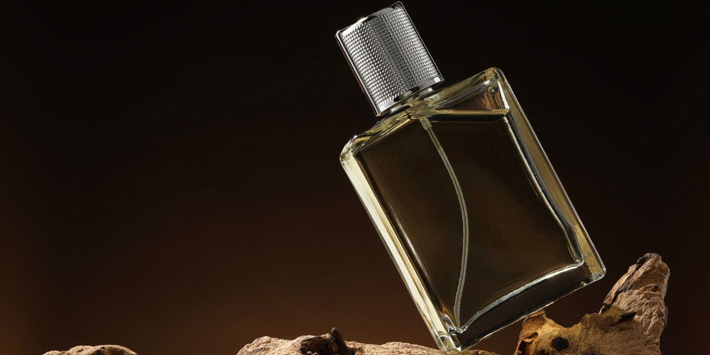 تفاوت بوی عطر روی پوست و لباس