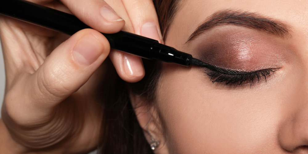 تفاوت خط چشم با مداد چشم به همراه مزایا و معایب هرکدام