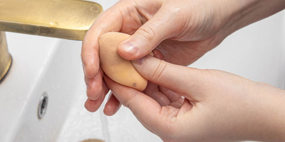 پاکسازی و ضدعفونی براش‌ها و اسفنج‌های آرایشی