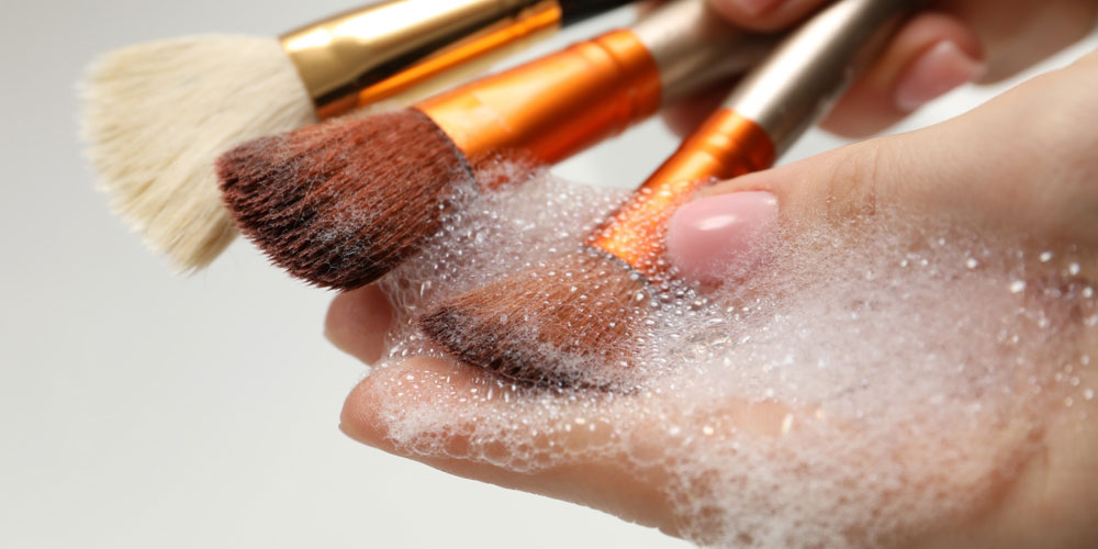 بهترین روش برای پاکسازی و ضدعفونی لوازم آرایشی