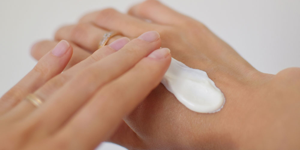 آیا وازلین واقعاً پوست را مرطوب می‌کند؟