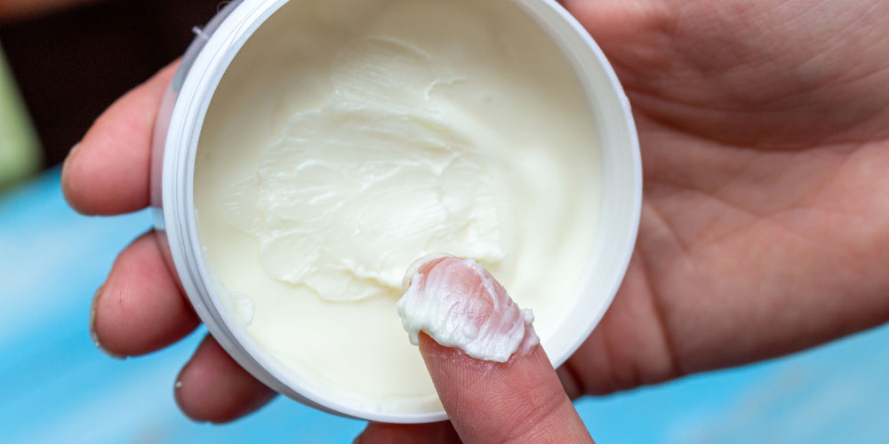 بهترین روش استفاده از وازلین به‌عنوان مکمل مرطوب‌کننده