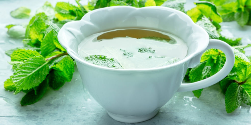 دمنوش نعناع فلفلی چگونه به کاهش آکنه هورمونی کمک می‌کند؟