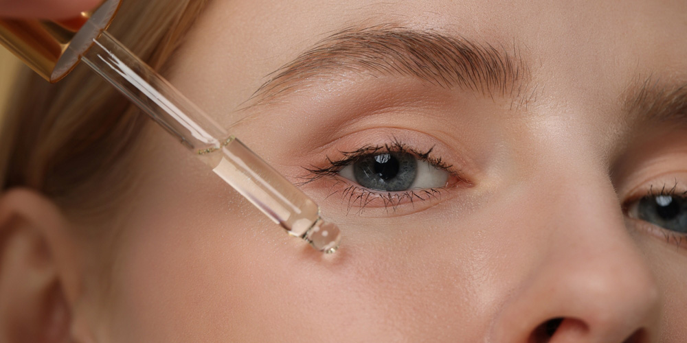 راهنمای جامع انتخاب و استفاده از سرم‌ صورت در روتین پوستی