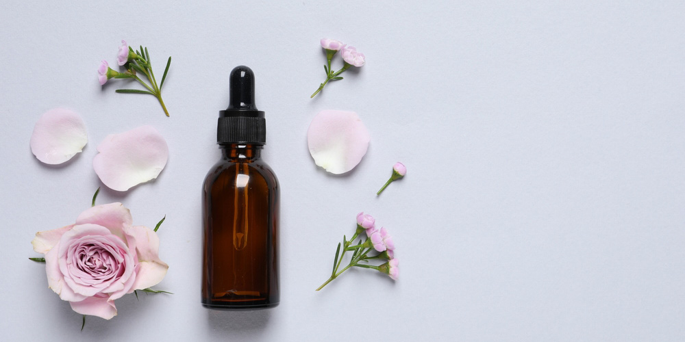 نحوه صحیح استفاده از سرم صورت در روتین پوستی