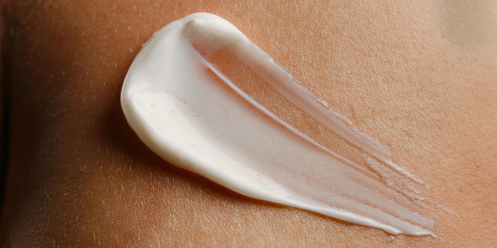 لوسیون بدن مورینگا امو برای پوست خشک؛ بازسازی و آبرسانی عمیق